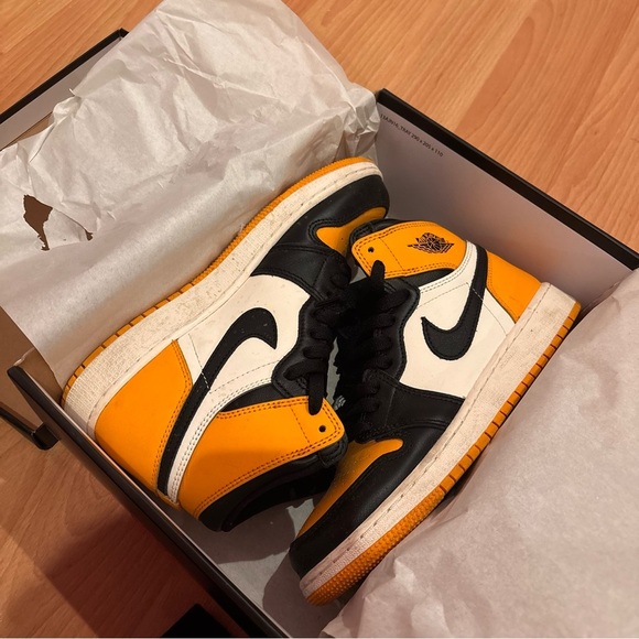 Nike Air Jordan 1 Black and Yellow Taxi High-Top Sneakers - Picture 2 of 9